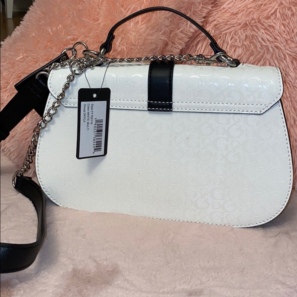 Guess Bags | Guess White purse 👛 - Picture 7 of 15